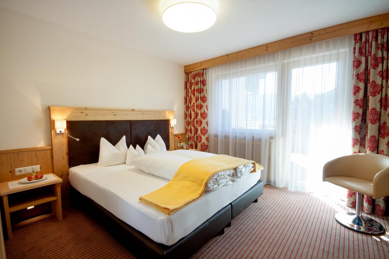 Hotel Bergblick 4 Sterne Superior Fiss Exterior photo